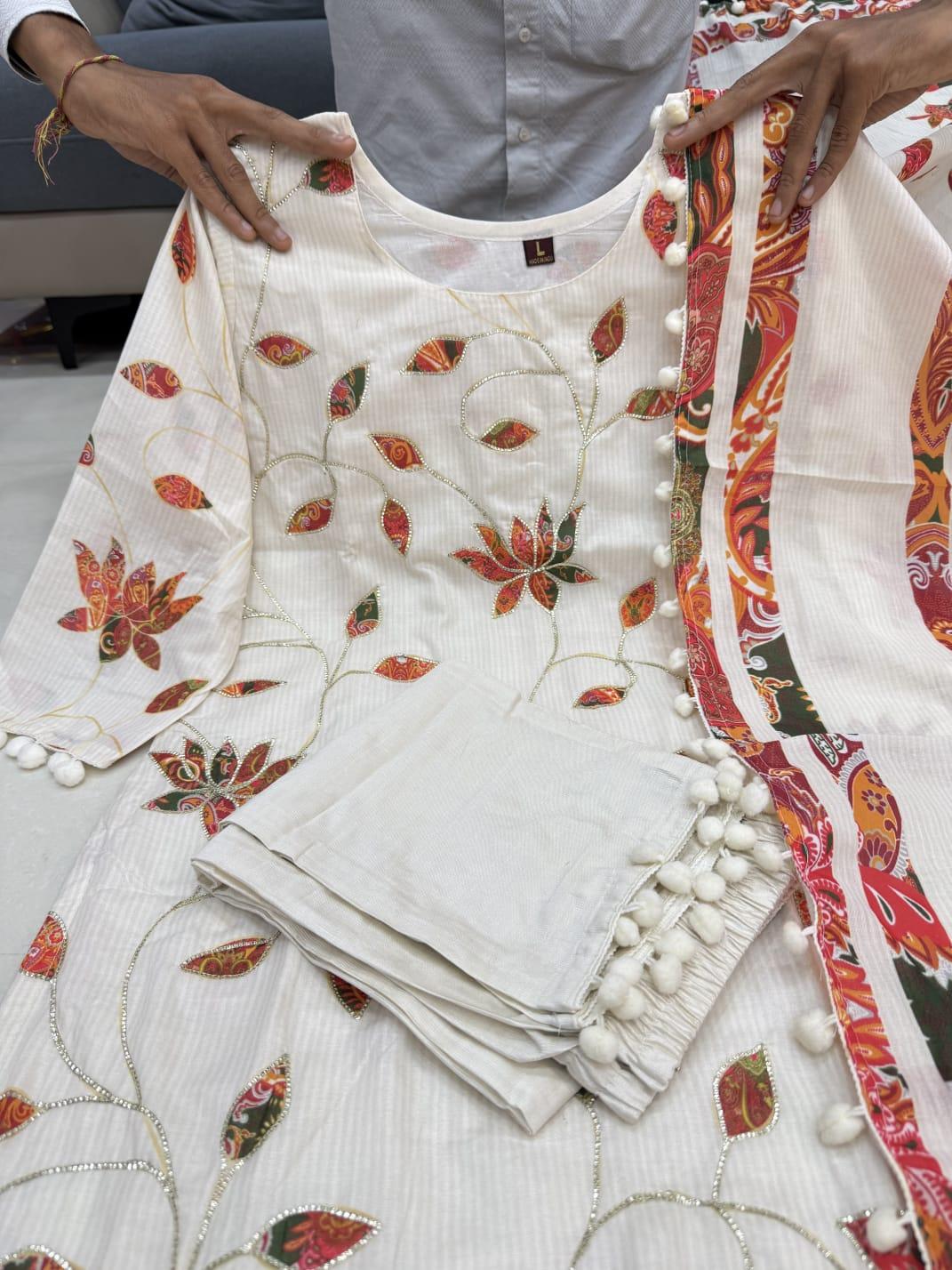 Off-White Lotus Print Kurta Set With Pom-Pom Lace Work For Party Wear | Dhanjyoti - Image 4
