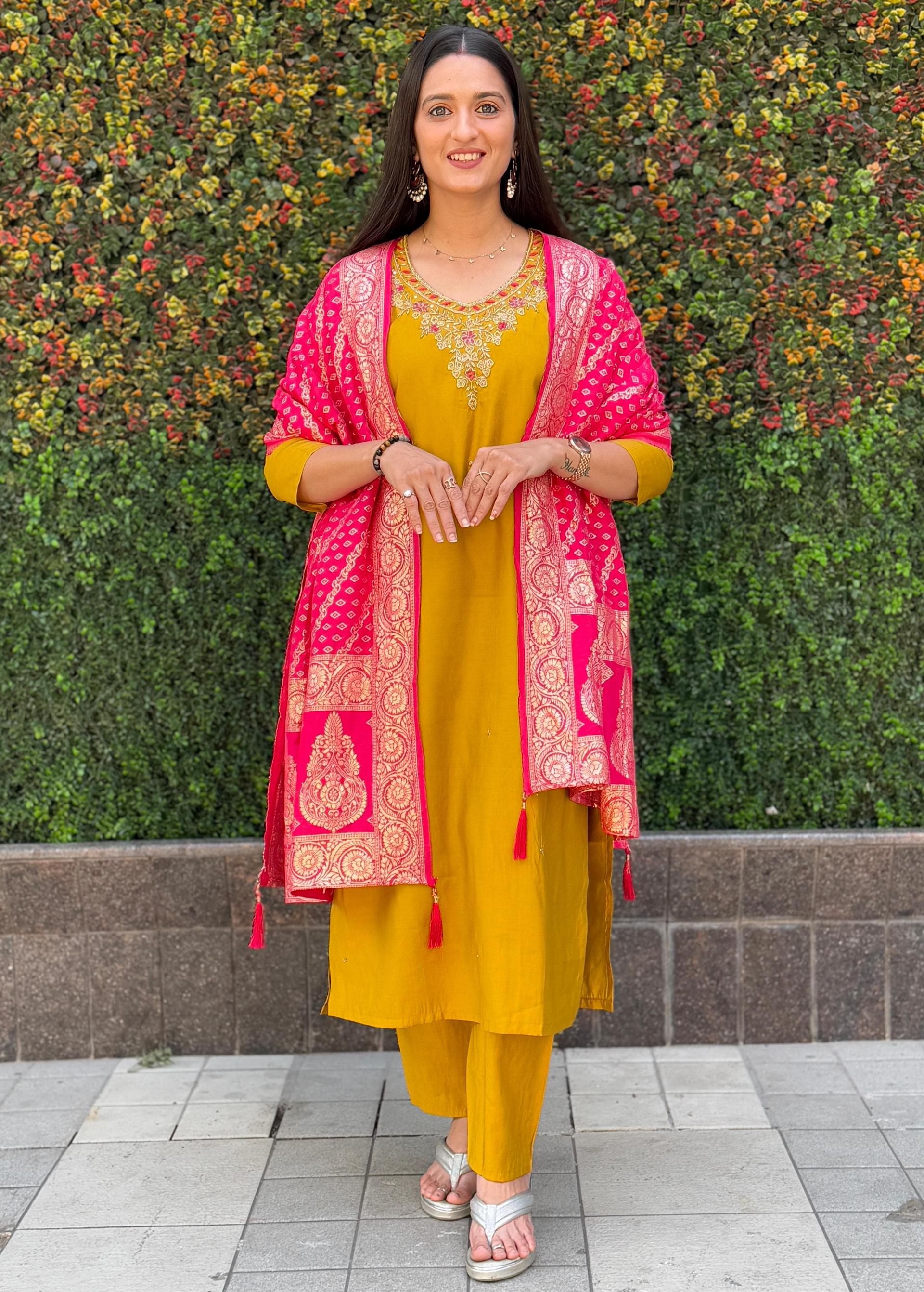 Vibrant Mustard Yellow Kurta Set With Hot Pink Banarasi Silk Dupatta - Image 3