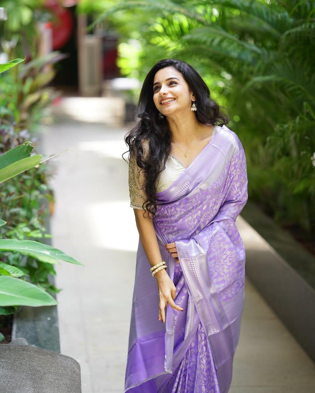 Lightweight Lavender Saree With Traditional Floral Brocade Work