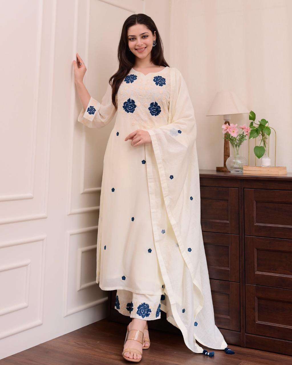 Elegant Ivory Kurta Set With Contrast Navy Blue Floral Embroidery - Image 4