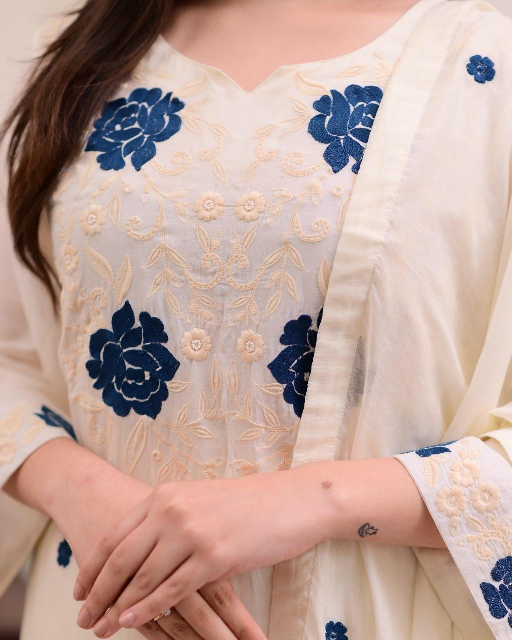 Elegant Ivory Kurta Set With Contrast Navy Blue Floral Embroidery - Image 5