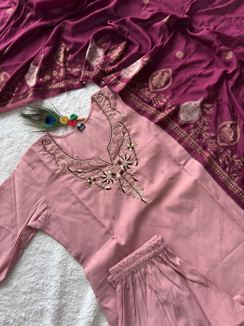 Blush Pink Embroidered Kurta Set With Luxurious Wine Banarasi Dupatta - Image 3